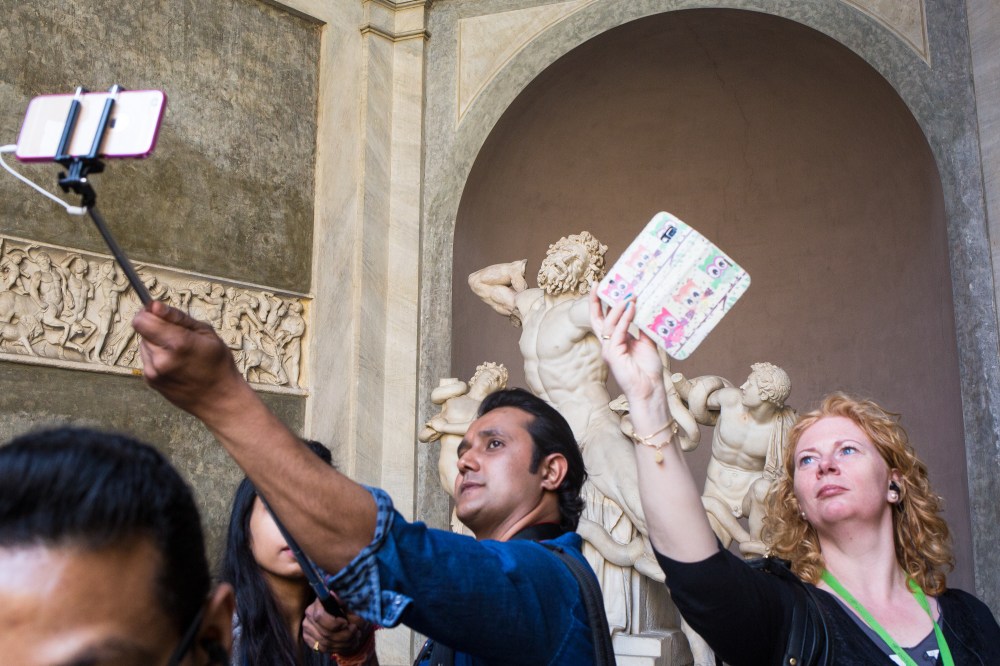 Copy of TravelingByMyselfie02