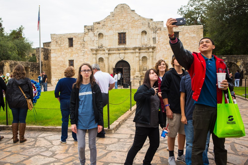 Copy of TravelingByMyselfie03