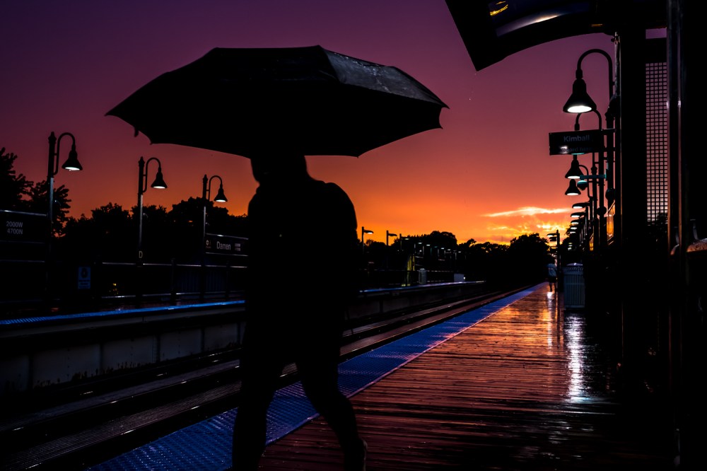 Sunset at a Chicago "L" station. (Photo: Lukas Keapproth)